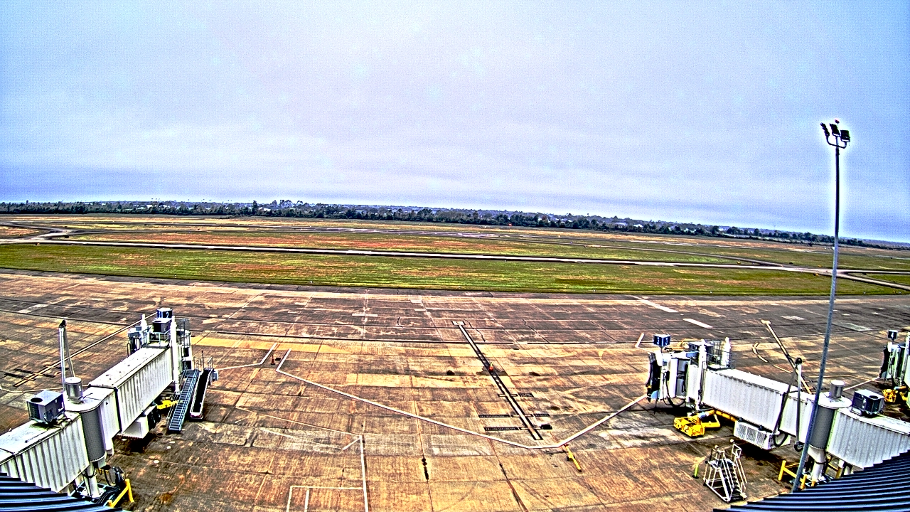 Thumbnail for current weather camera view from Lake Charles Rgnl Arpt terminal bldg in Lake Charles, Louisiana