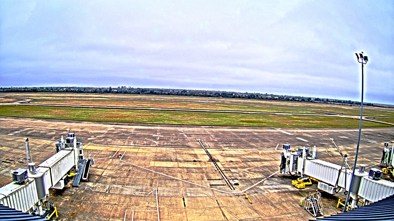 Thumbnail for current weather camera view from Lake Charles Rgnl Arpt terminal bldg in Lake Charles, Louisiana