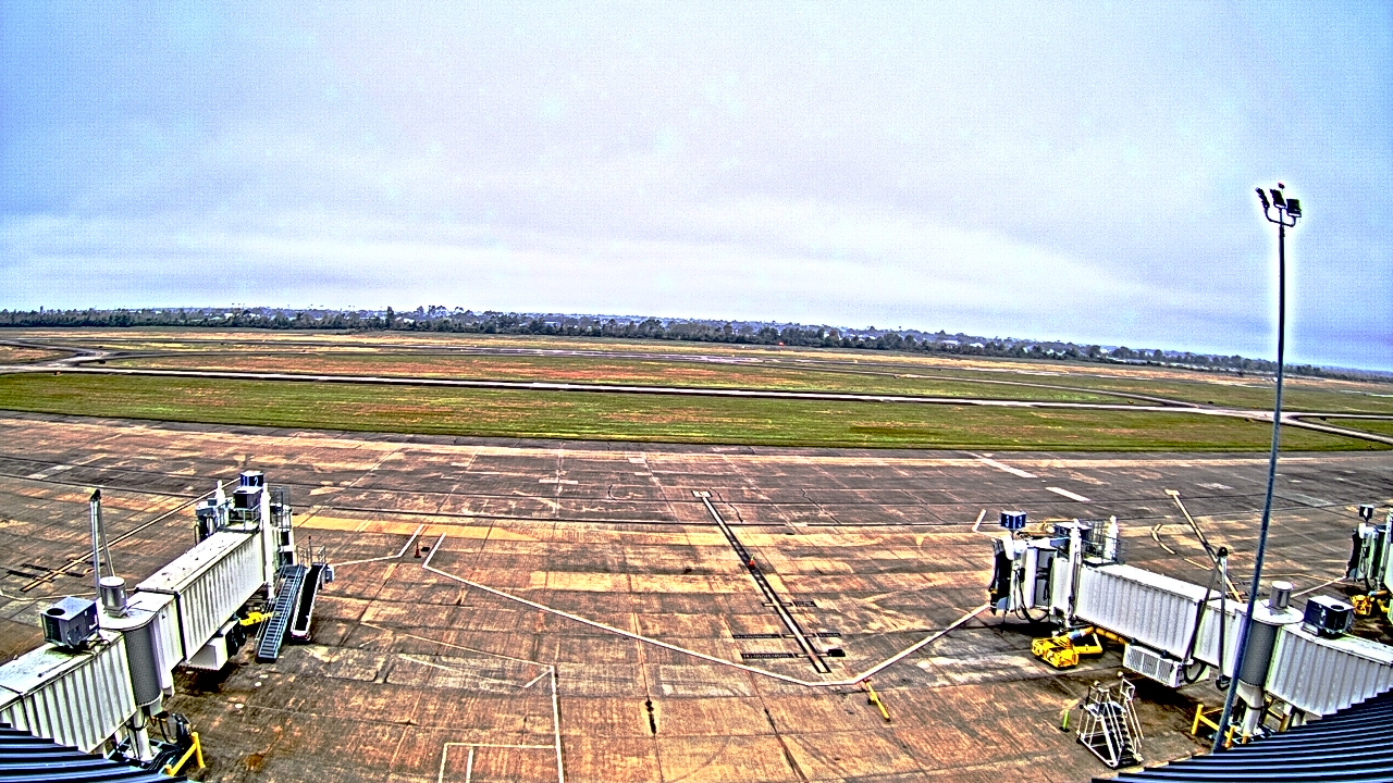 Thumbnail for current weather camera view from Lake Charles Rgnl Arpt terminal bldg in Lake Charles, Louisiana