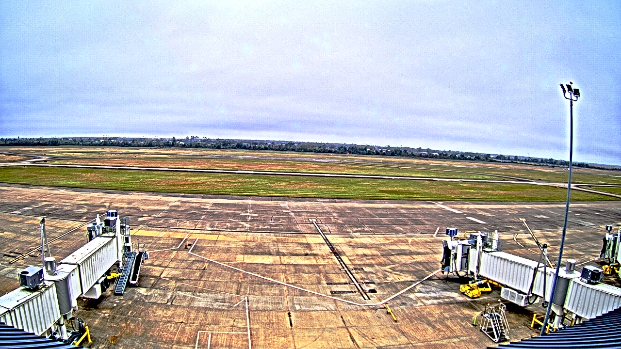 Thumbnail for current weather camera view from Lake Charles Rgnl Arpt terminal bldg in Lake Charles, Louisiana