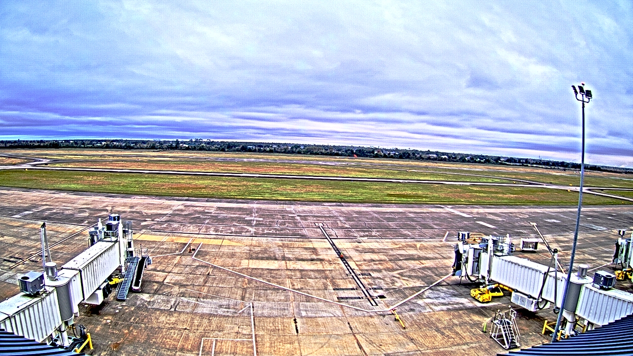 Thumbnail for current weather camera view from Lake Charles Rgnl Arpt terminal bldg in Lake Charles, Louisiana