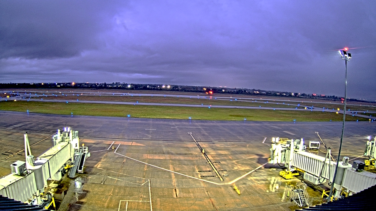 Thumbnail for current weather camera view from Lake Charles Rgnl Arpt terminal bldg in Lake Charles, Louisiana