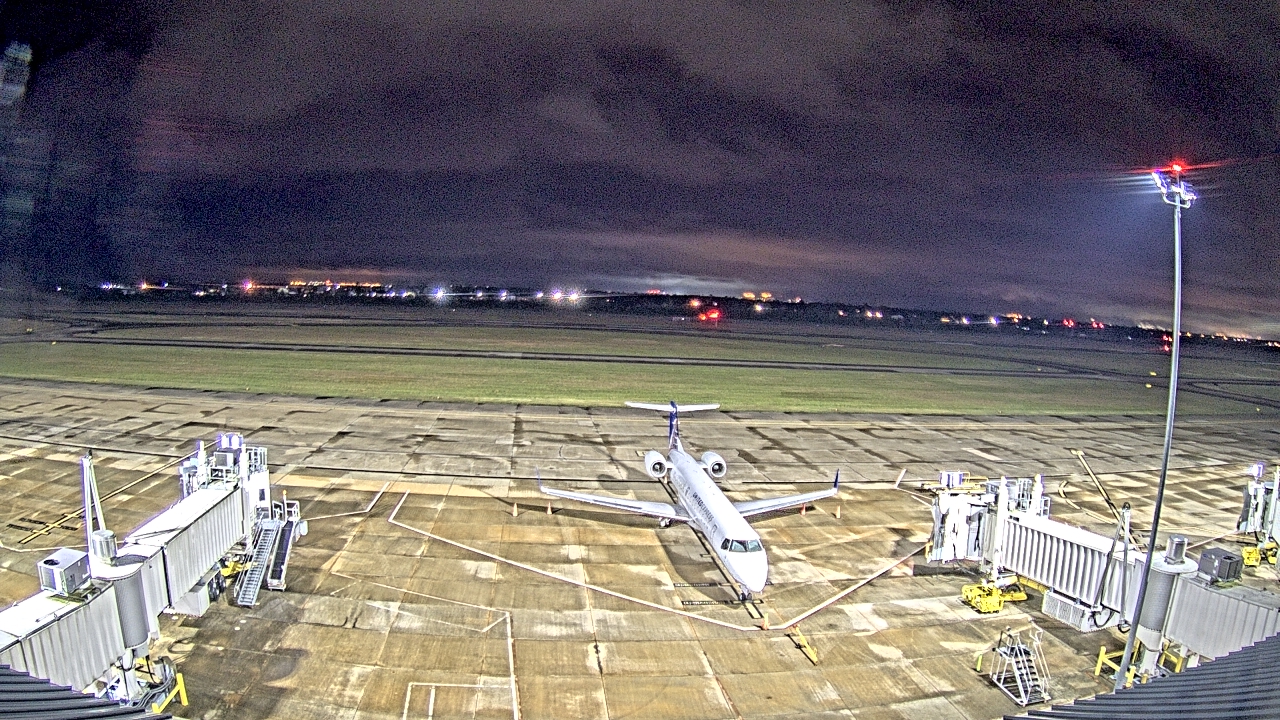 Thumbnail for current weather camera view from Lake Charles Rgnl Arpt terminal bldg in Lake Charles, Louisiana
