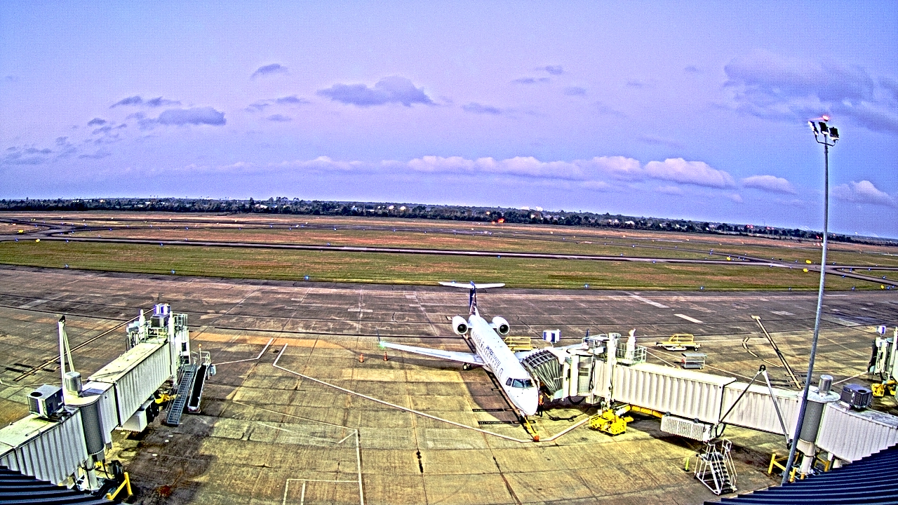 Thumbnail for current weather camera view from Lake Charles Rgnl Arpt terminal bldg in Lake Charles, Louisiana