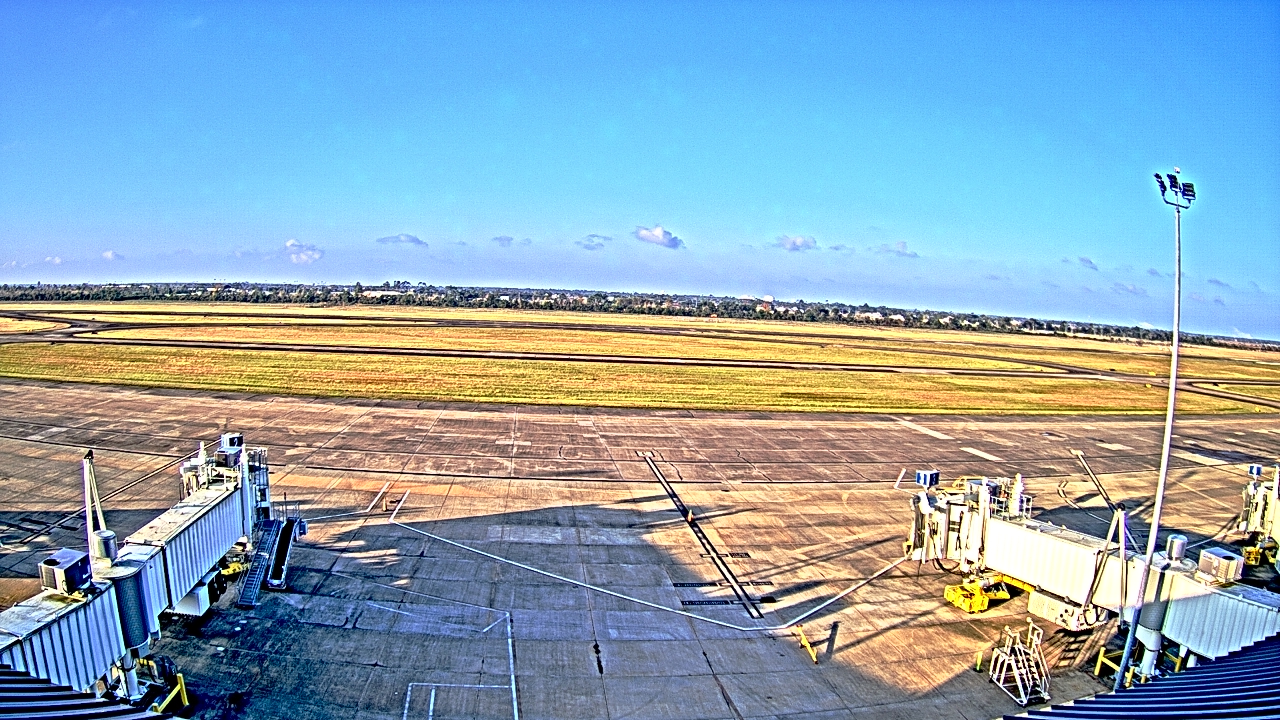 Thumbnail for current weather camera view from Lake Charles Rgnl Arpt terminal bldg in Lake Charles, Louisiana