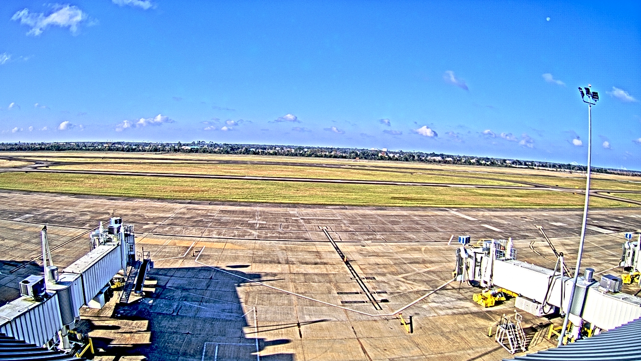 Thumbnail for current weather camera view from Lake Charles Rgnl Arpt terminal bldg in Lake Charles, Louisiana