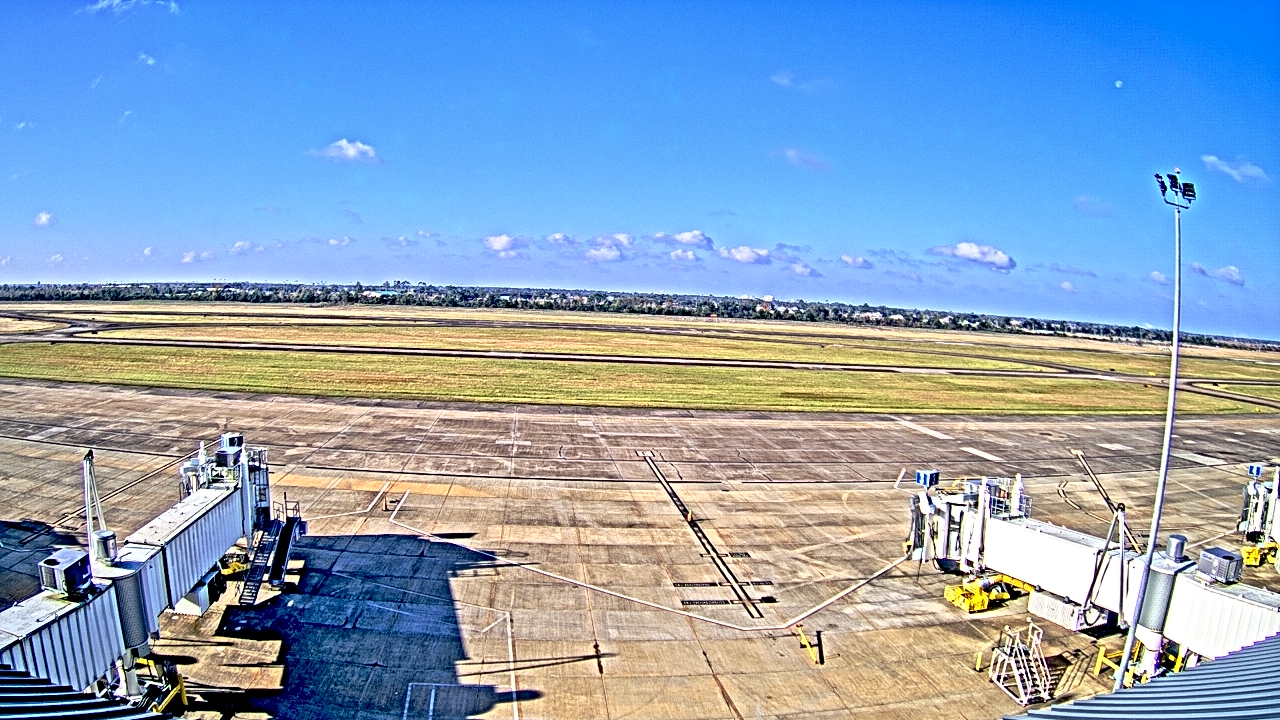 Thumbnail for current weather camera view from Lake Charles Rgnl Arpt terminal bldg in Lake Charles, Louisiana