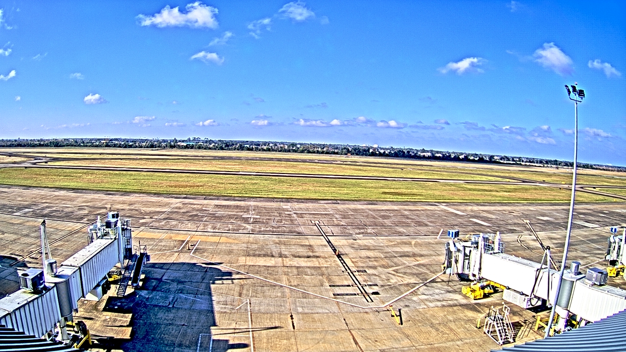Thumbnail for current weather camera view from Lake Charles Rgnl Arpt terminal bldg in Lake Charles, Louisiana