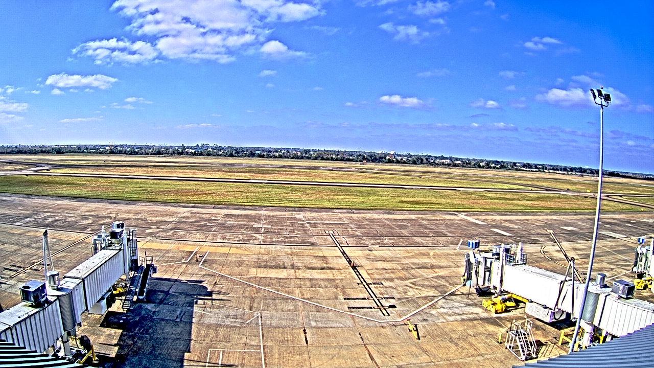 Thumbnail for current weather camera view from Lake Charles Rgnl Arpt terminal bldg in Lake Charles, Louisiana