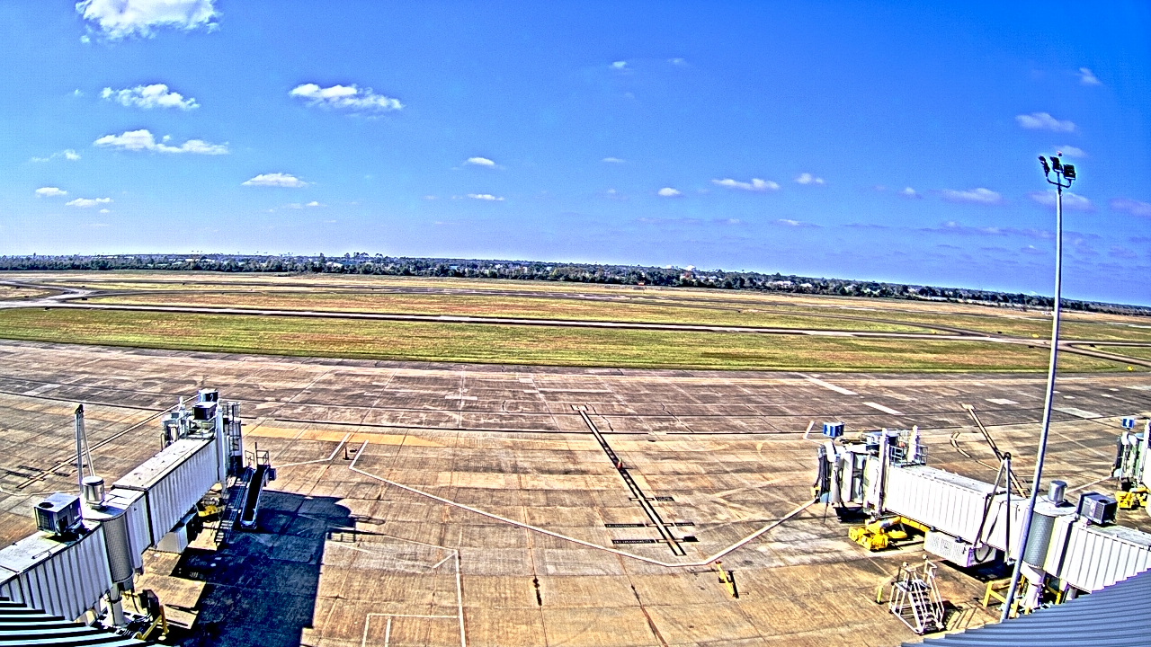Thumbnail for current weather camera view from Lake Charles Rgnl Arpt terminal bldg in Lake Charles, Louisiana