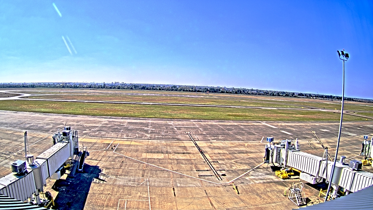 Thumbnail for current weather camera view from Lake Charles Rgnl Arpt terminal bldg in Lake Charles, Louisiana