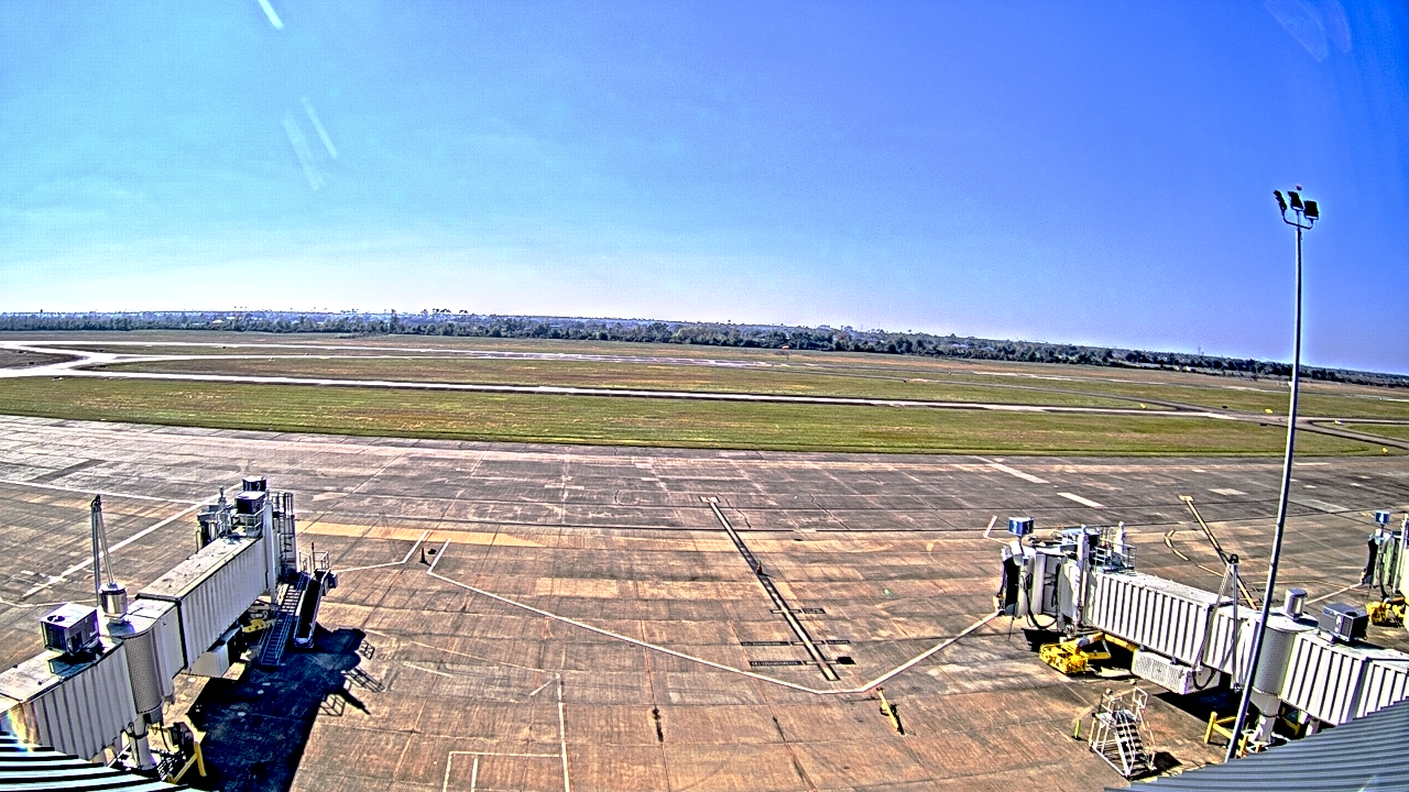 Thumbnail for current weather camera view from Lake Charles Rgnl Arpt terminal bldg in Lake Charles, Louisiana