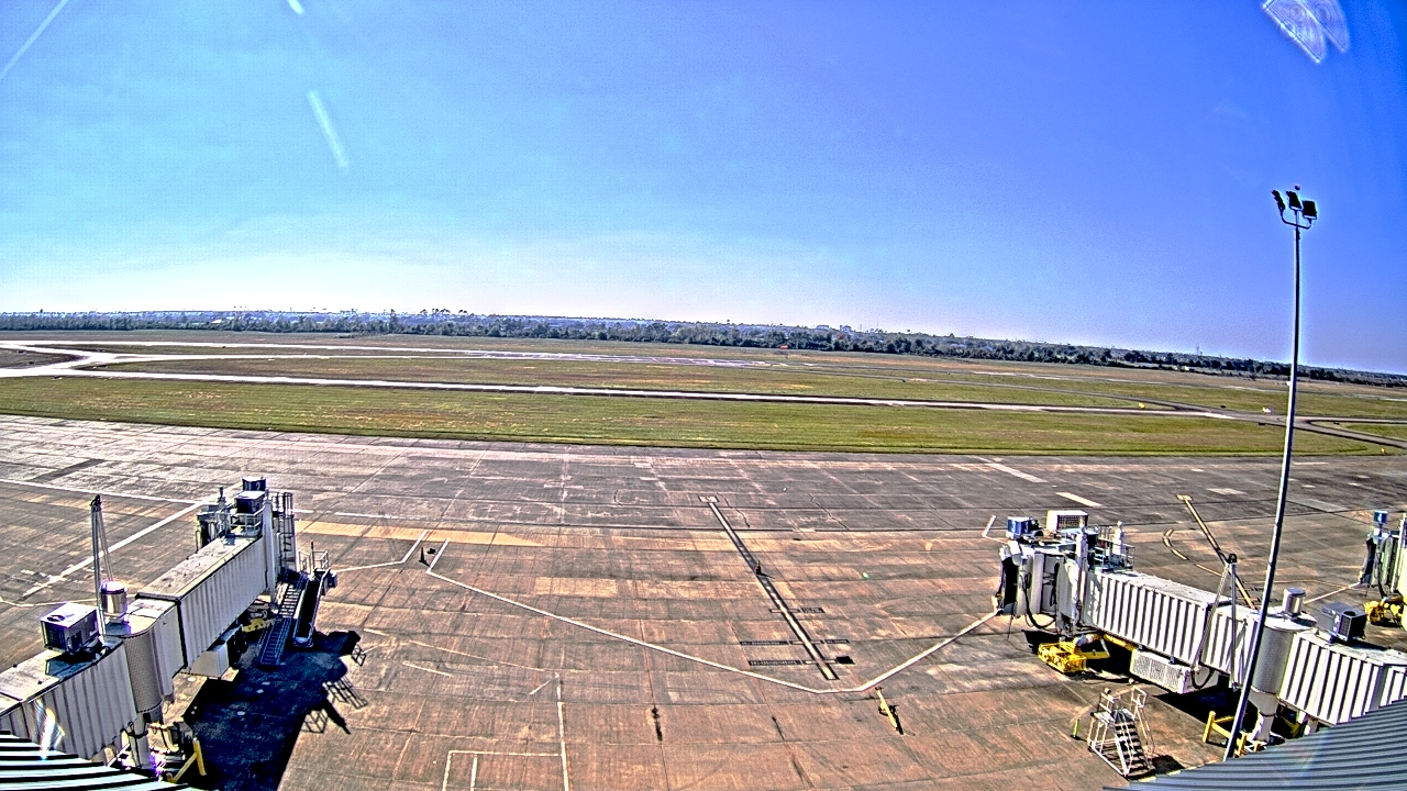 Thumbnail for current weather camera view from Lake Charles Rgnl Arpt terminal bldg in Lake Charles, Louisiana