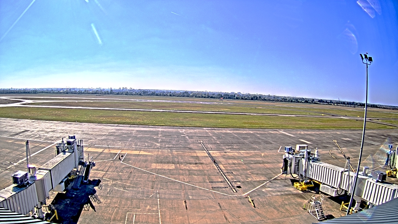 Thumbnail for current weather camera view from Lake Charles Rgnl Arpt terminal bldg in Lake Charles, Louisiana