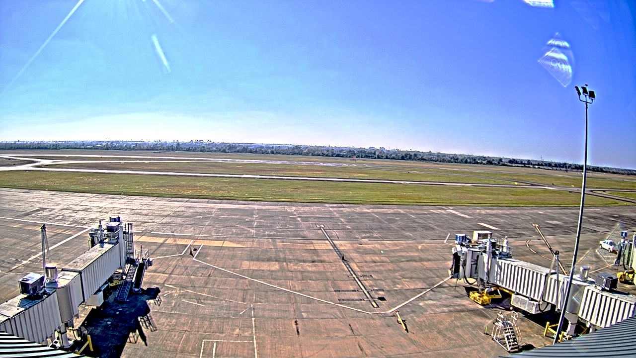 Thumbnail for current weather camera view from Lake Charles Rgnl Arpt terminal bldg in Lake Charles, Louisiana