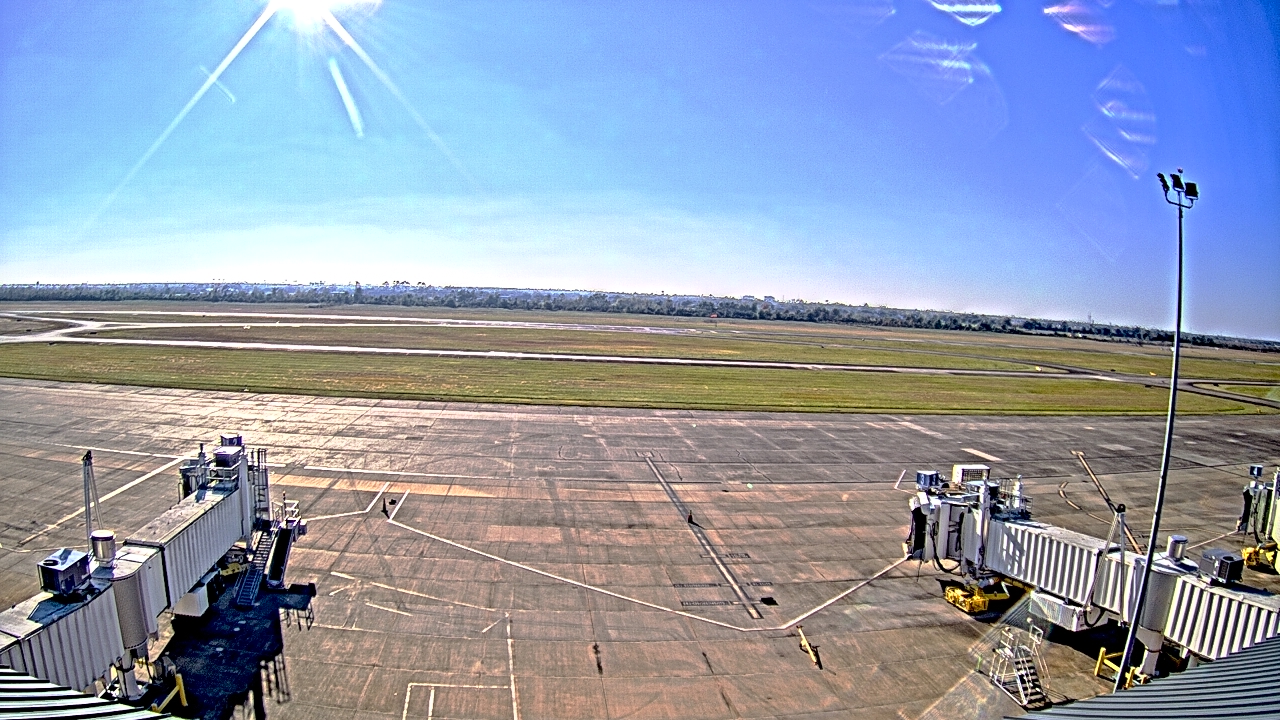 Thumbnail for current weather camera view from Lake Charles Rgnl Arpt terminal bldg in Lake Charles, Louisiana