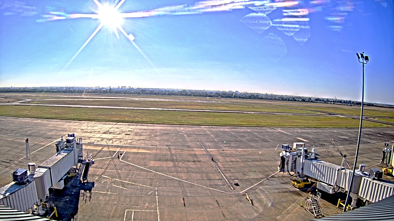 Thumbnail for current weather camera view from Lake Charles Rgnl Arpt terminal bldg in Lake Charles, Louisiana