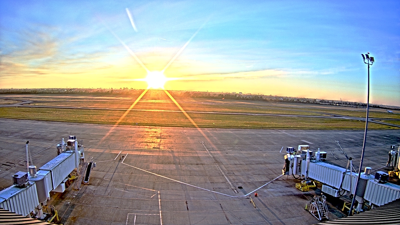 Thumbnail for current weather camera view from Lake Charles Rgnl Arpt terminal bldg in Lake Charles, Louisiana