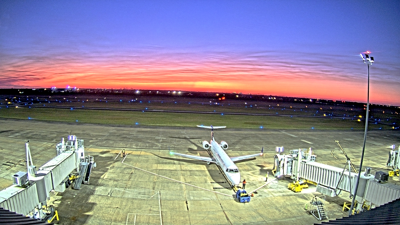 Thumbnail for current weather camera view from Lake Charles Rgnl Arpt terminal bldg in Lake Charles, Louisiana