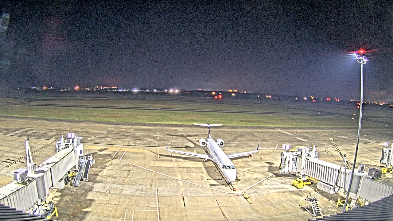 Thumbnail for current weather camera view from Lake Charles Rgnl Arpt terminal bldg in Lake Charles, Louisiana