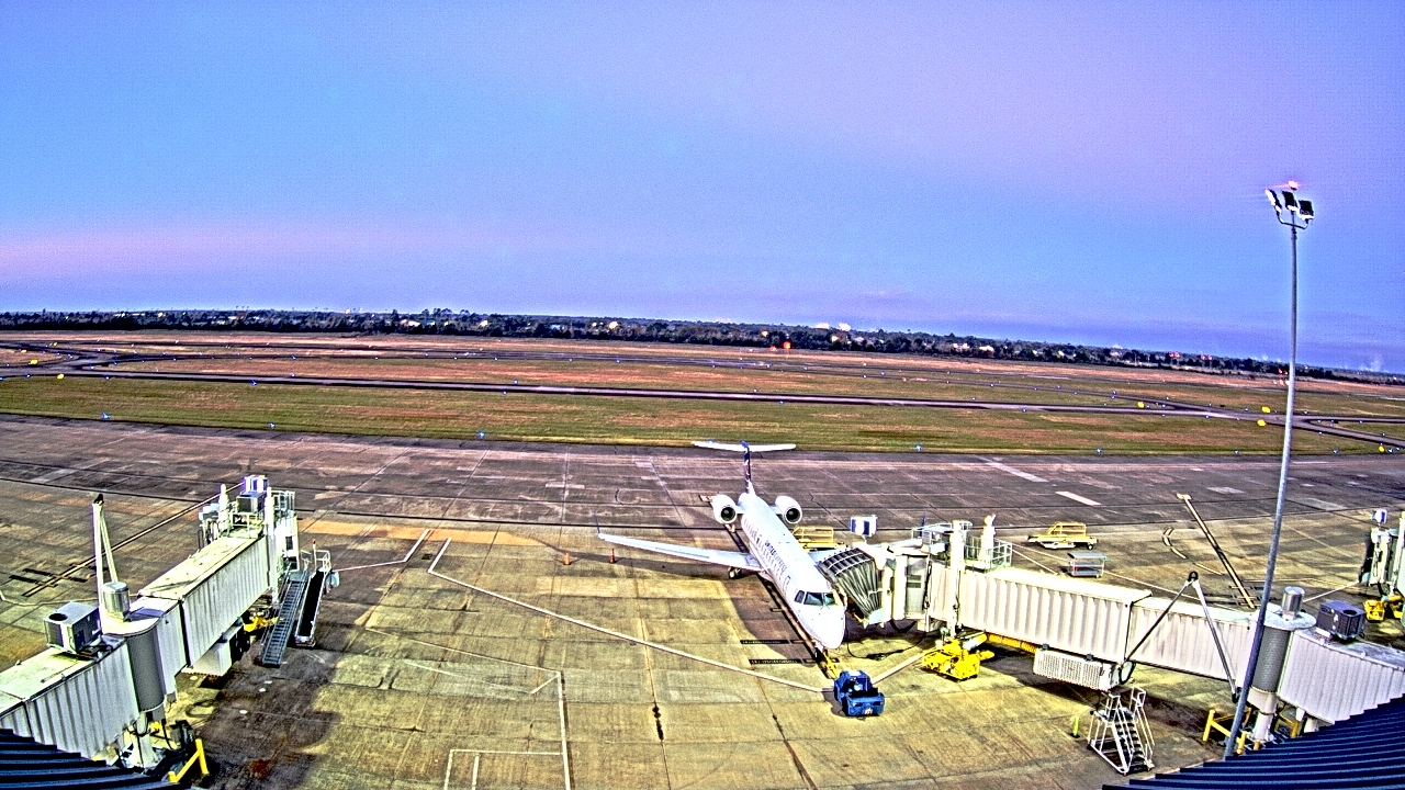Thumbnail for current weather camera view from Lake Charles Rgnl Arpt terminal bldg in Lake Charles, Louisiana