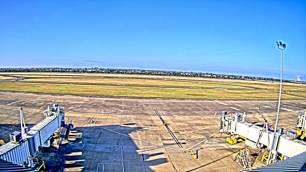 Thumbnail for current weather camera view from Lake Charles Rgnl Arpt terminal bldg in Lake Charles, Louisiana