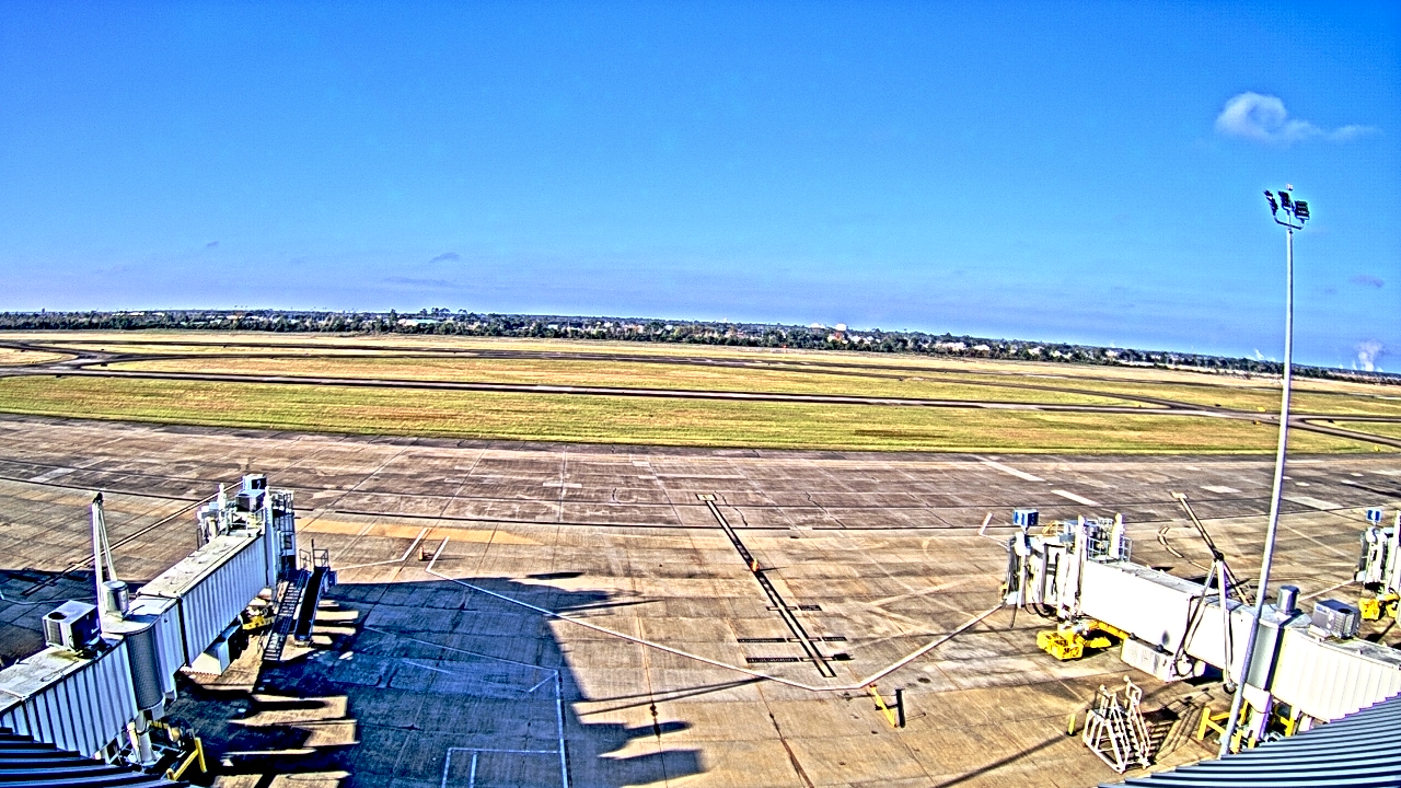 Thumbnail for current weather camera view from Lake Charles Rgnl Arpt terminal bldg in Lake Charles, Louisiana