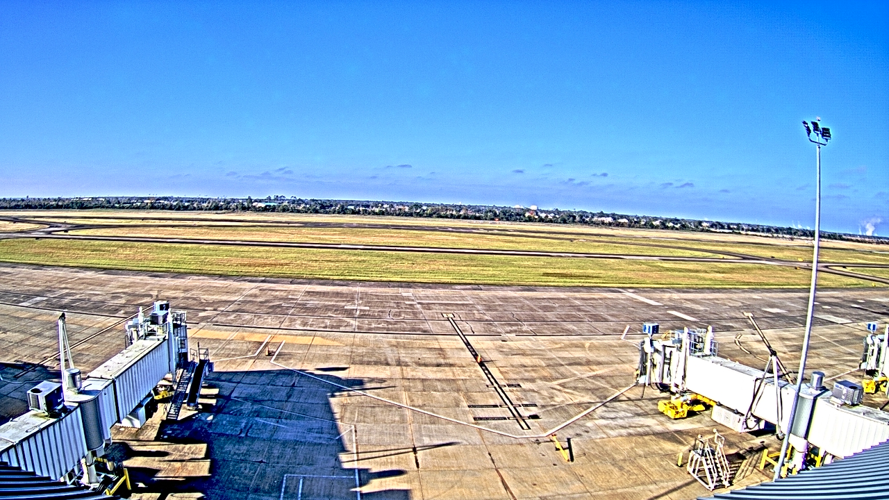 Thumbnail for current weather camera view from Lake Charles Rgnl Arpt terminal bldg in Lake Charles, Louisiana