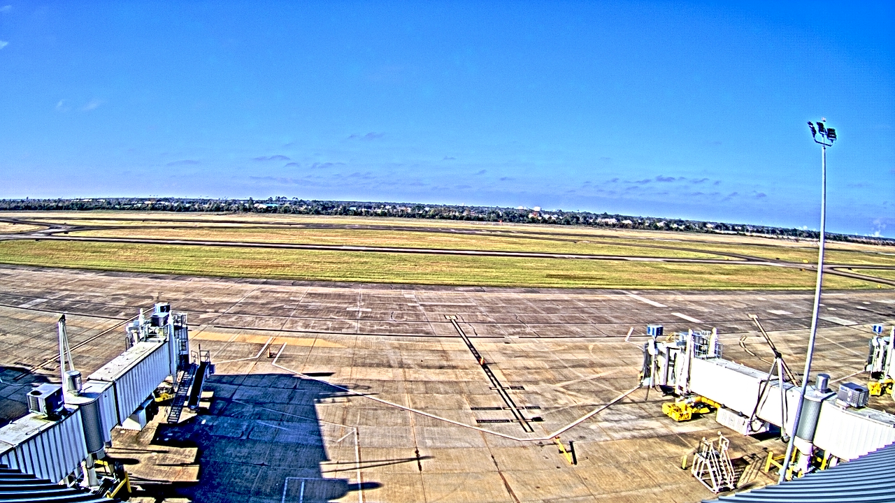 Thumbnail for current weather camera view from Lake Charles Rgnl Arpt terminal bldg in Lake Charles, Louisiana