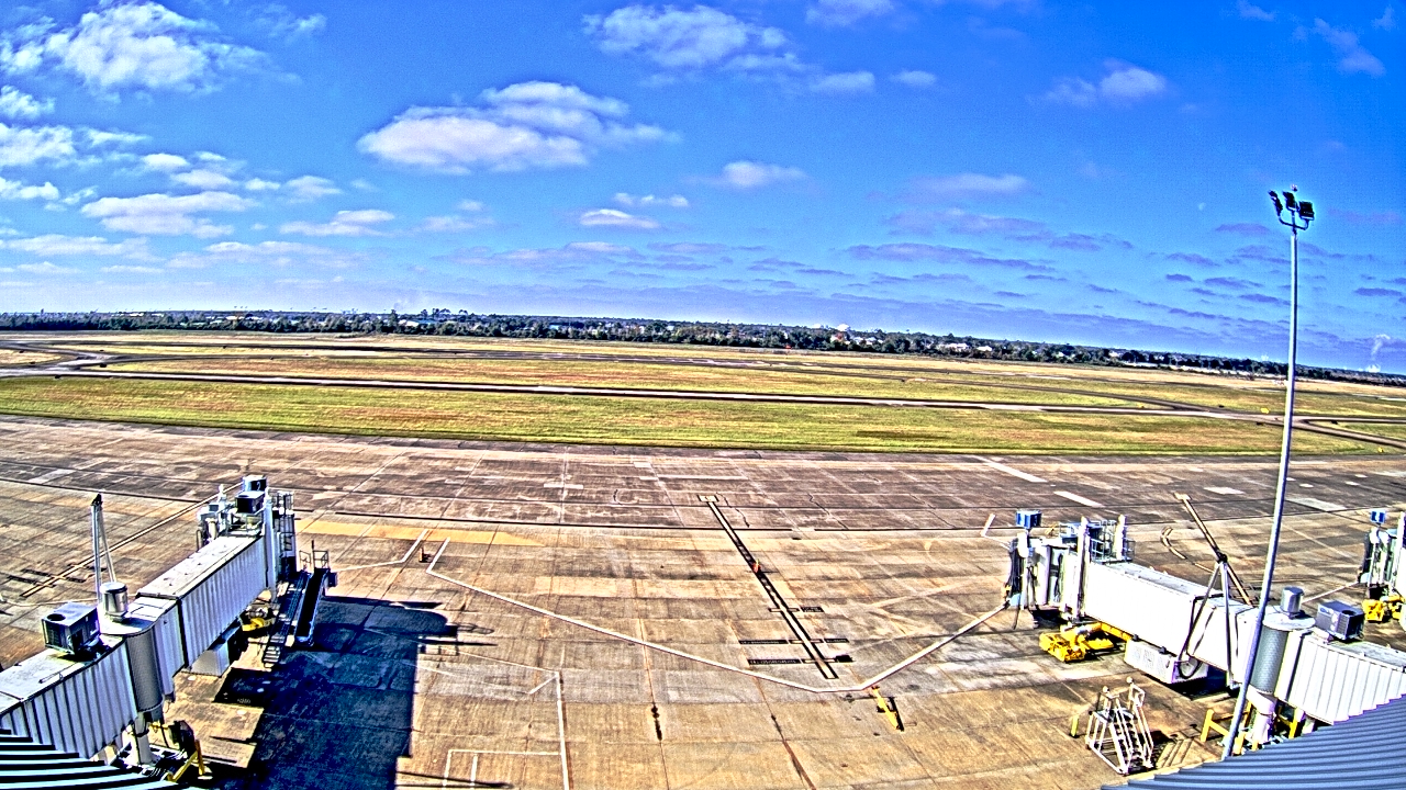 Thumbnail for current weather camera view from Lake Charles Rgnl Arpt terminal bldg in Lake Charles, Louisiana