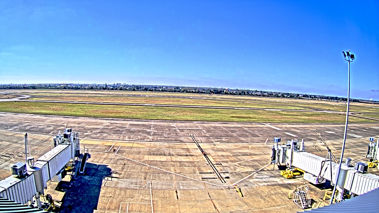 Thumbnail for current weather camera view from Lake Charles Rgnl Arpt terminal bldg in Lake Charles, Louisiana