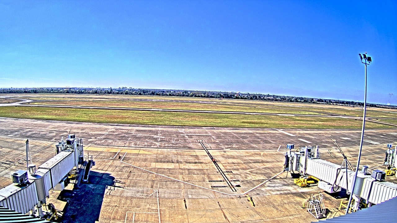 Thumbnail for current weather camera view from Lake Charles Rgnl Arpt terminal bldg in Lake Charles, Louisiana