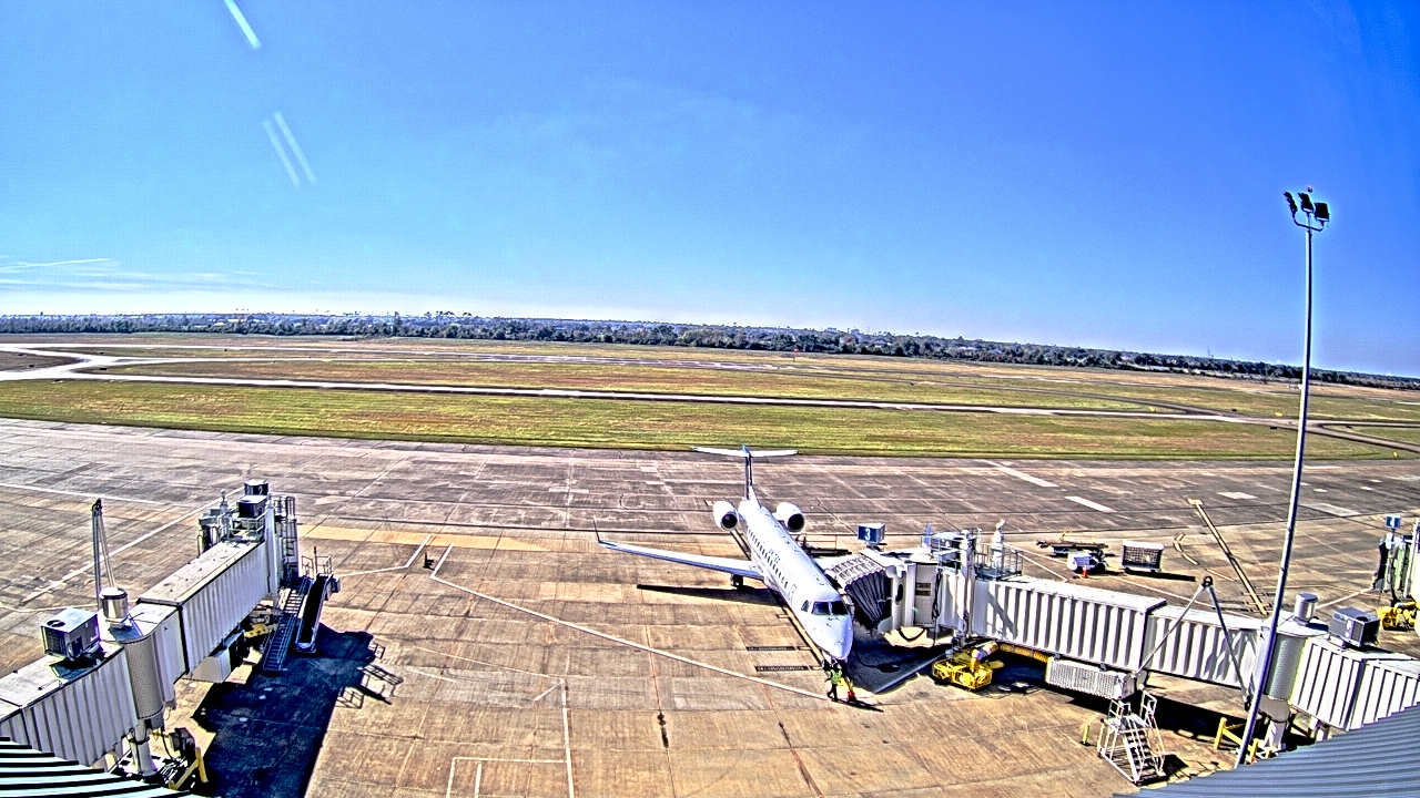 Thumbnail for current weather camera view from Lake Charles Rgnl Arpt terminal bldg in Lake Charles, Louisiana