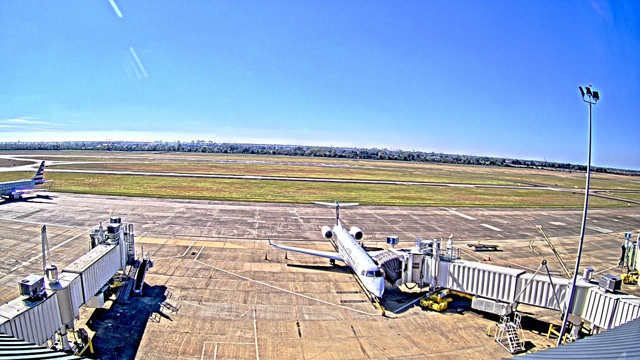 Thumbnail for current weather camera view from Lake Charles Rgnl Arpt terminal bldg in Lake Charles, Louisiana
