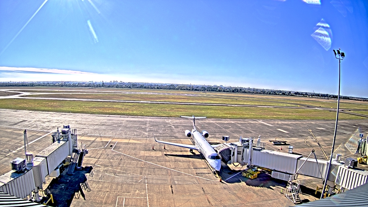 Thumbnail for current weather camera view from Lake Charles Rgnl Arpt terminal bldg in Lake Charles, Louisiana