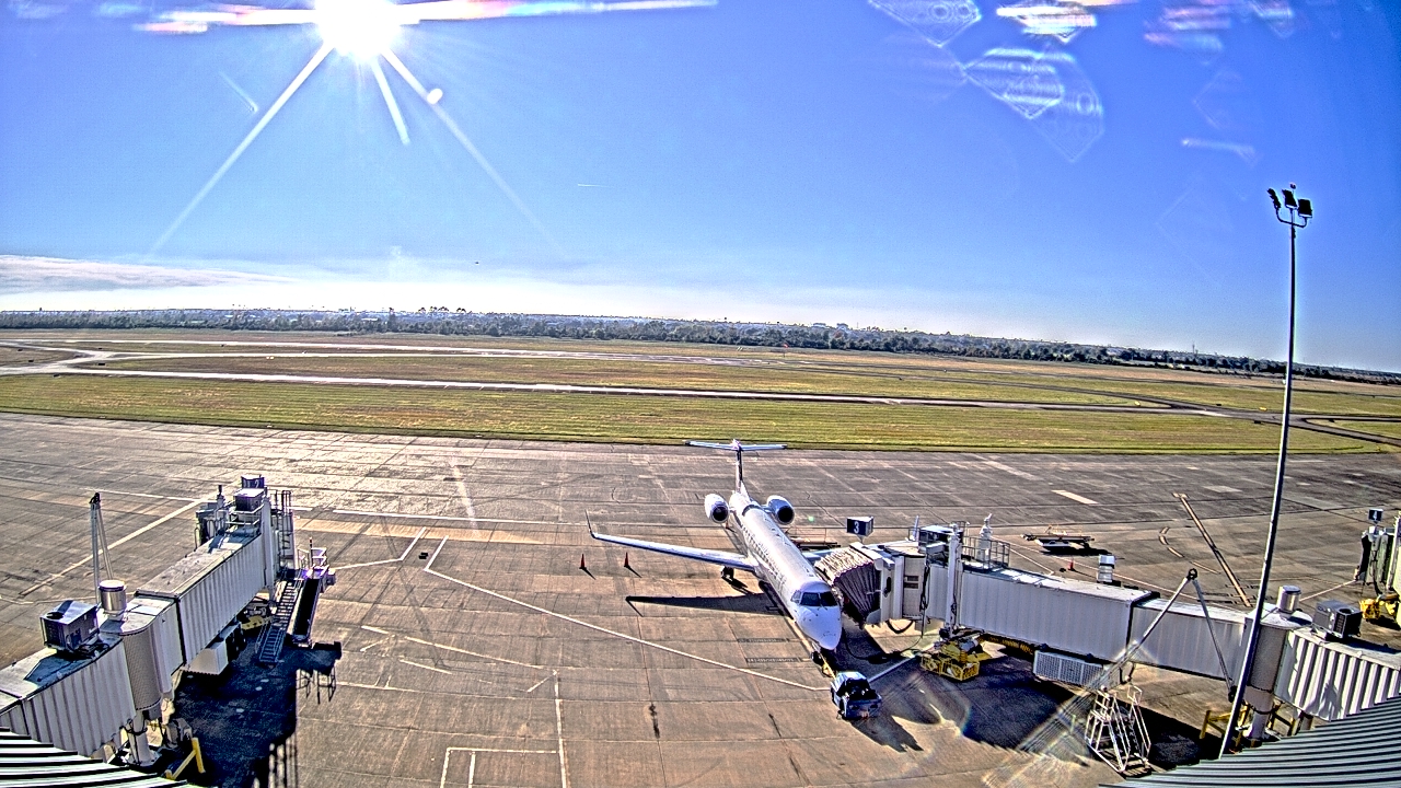 Thumbnail for current weather camera view from Lake Charles Rgnl Arpt terminal bldg in Lake Charles, Louisiana