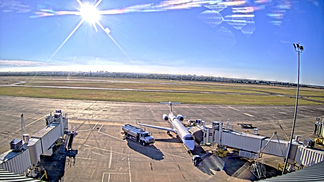 Thumbnail for current weather camera view from Lake Charles Rgnl Arpt terminal bldg in Lake Charles, Louisiana