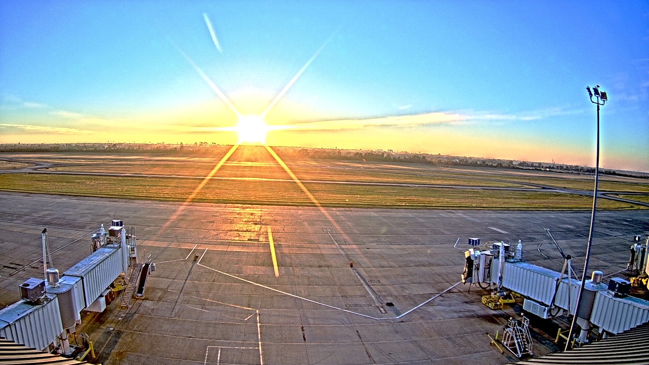 Thumbnail for current weather camera view from Lake Charles Rgnl Arpt terminal bldg in Lake Charles, Louisiana