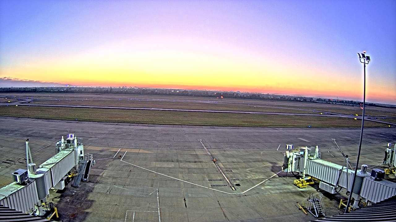 Thumbnail for current weather camera view from Lake Charles Rgnl Arpt terminal bldg in Lake Charles, Louisiana
