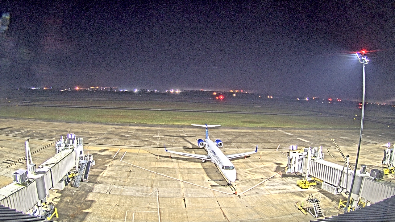 Thumbnail for current weather camera view from Lake Charles Rgnl Arpt terminal bldg in Lake Charles, Louisiana