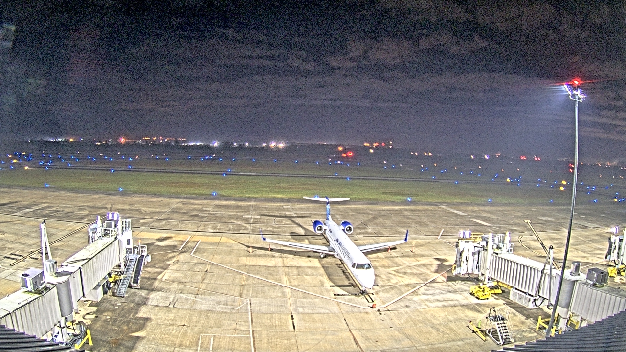 Thumbnail for current weather camera view from Lake Charles Rgnl Arpt terminal bldg in Lake Charles, Louisiana