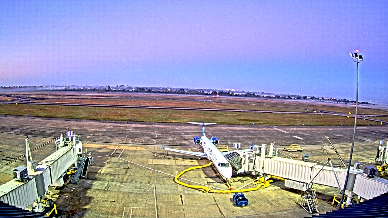 Thumbnail for current weather camera view from Lake Charles Rgnl Arpt terminal bldg in Lake Charles, Louisiana