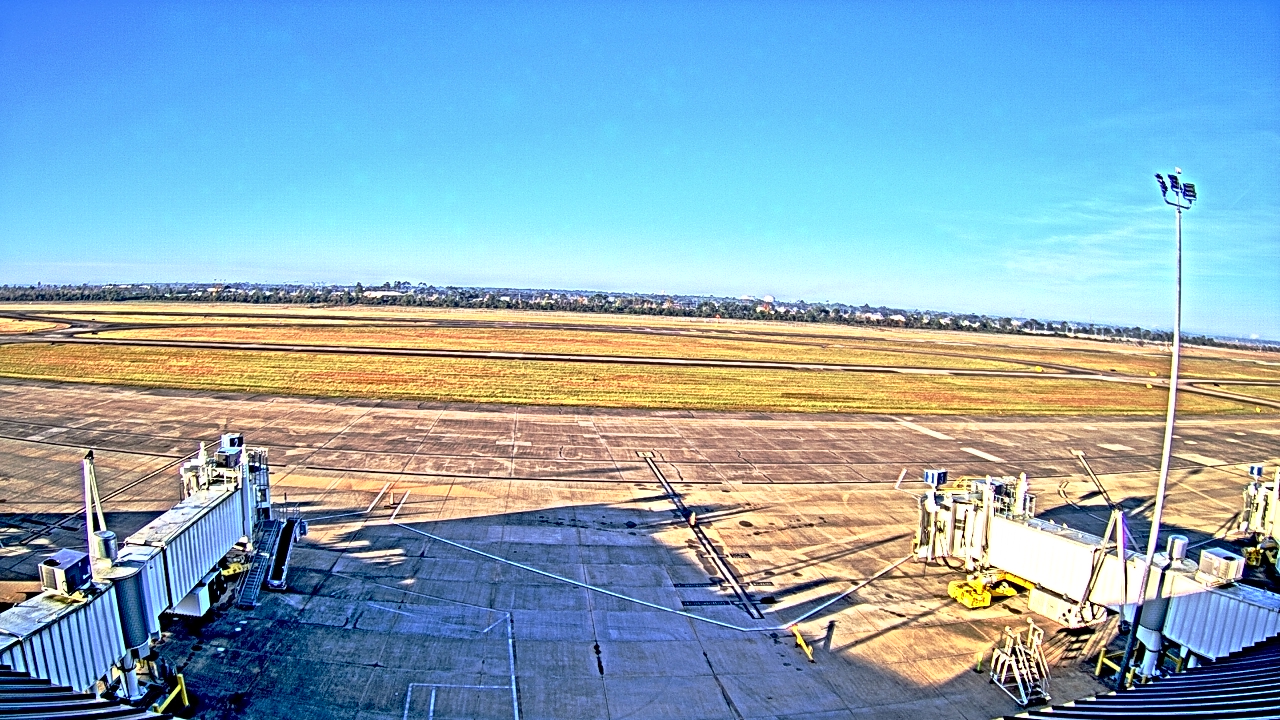 Thumbnail for current weather camera view from Lake Charles Rgnl Arpt terminal bldg in Lake Charles, Louisiana