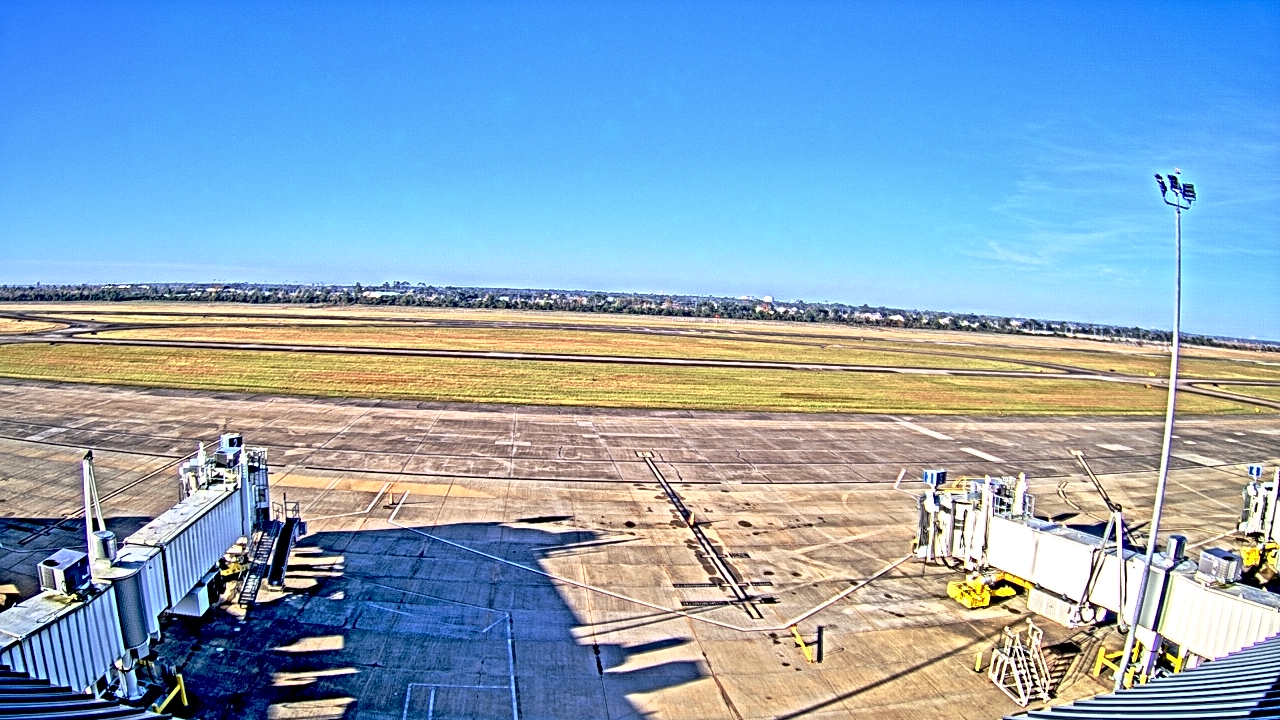 Thumbnail for current weather camera view from Lake Charles Rgnl Arpt terminal bldg in Lake Charles, Louisiana