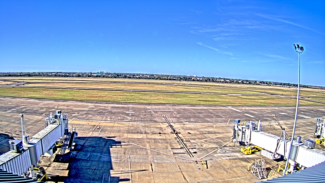 Thumbnail for current weather camera view from Lake Charles Rgnl Arpt terminal bldg in Lake Charles, Louisiana