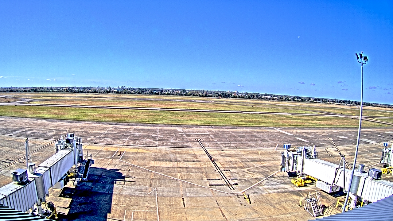 Thumbnail for current weather camera view from Lake Charles Rgnl Arpt terminal bldg in Lake Charles, Louisiana