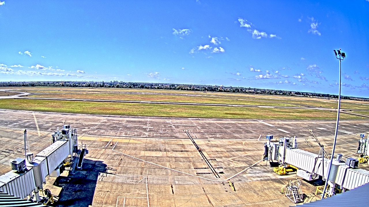 Thumbnail for current weather camera view from Lake Charles Rgnl Arpt terminal bldg in Lake Charles, Louisiana