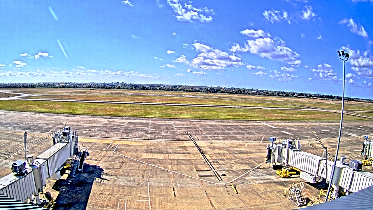 Thumbnail for current weather camera view from Lake Charles Rgnl Arpt terminal bldg in Lake Charles, Louisiana