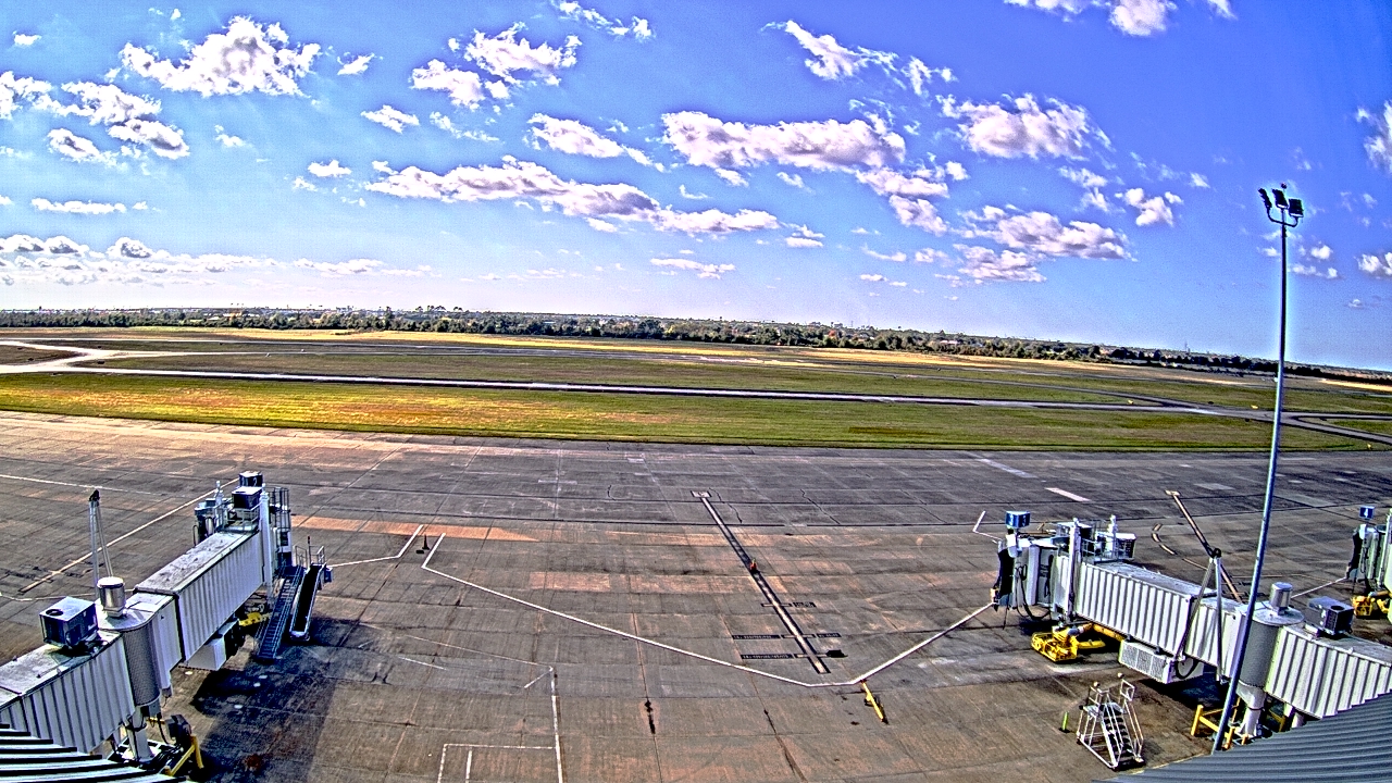 Thumbnail for current weather camera view from Lake Charles Rgnl Arpt terminal bldg in Lake Charles, Louisiana