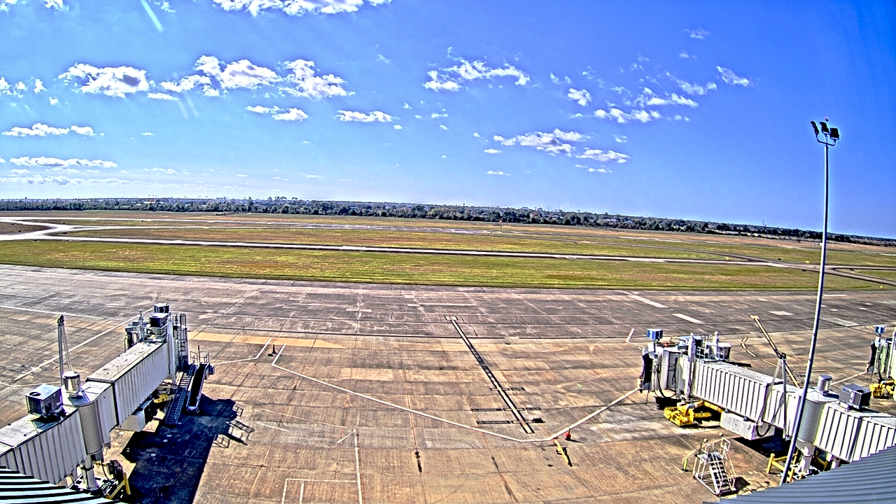 Thumbnail for current weather camera view from Lake Charles Rgnl Arpt terminal bldg in Lake Charles, Louisiana